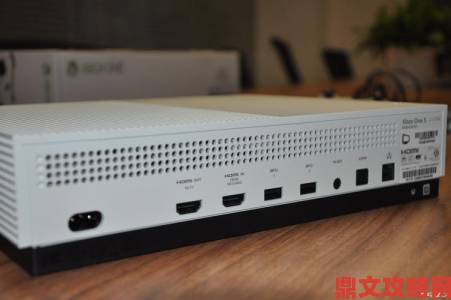 8 月 2 日首发国行发售，外媒放出 Xbox One S 开箱视频